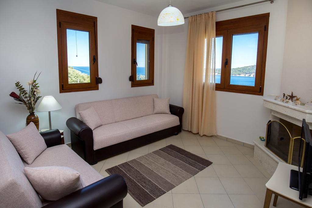Aphrodite Villas Koinira Extérieur photo