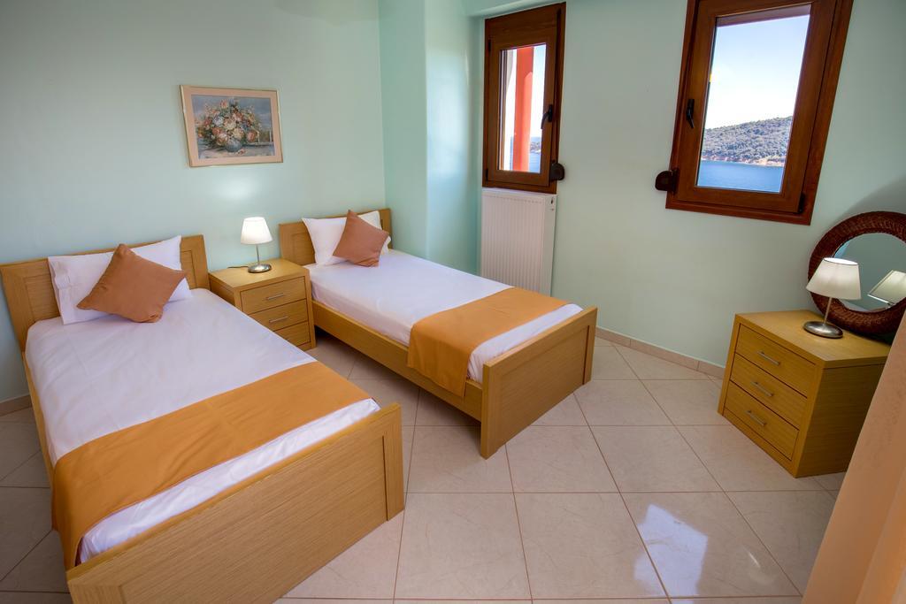 Aphrodite Villas Koinira Extérieur photo