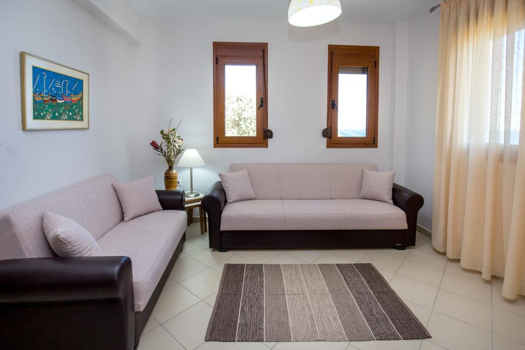 Aphrodite Villas Koinira Extérieur photo