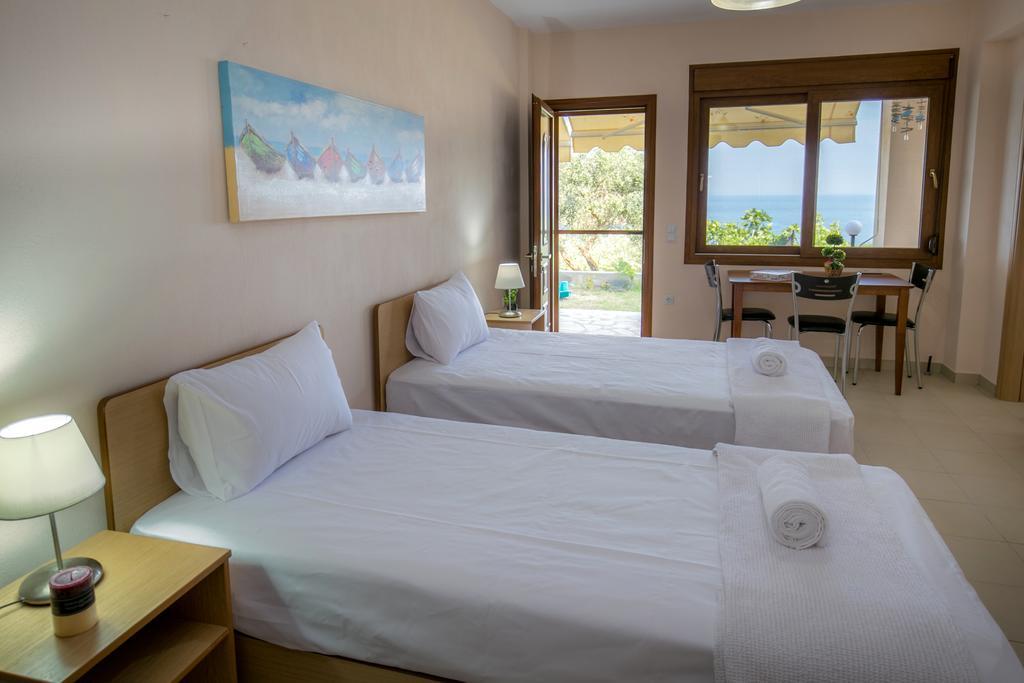 Aphrodite Villas Koinira Extérieur photo