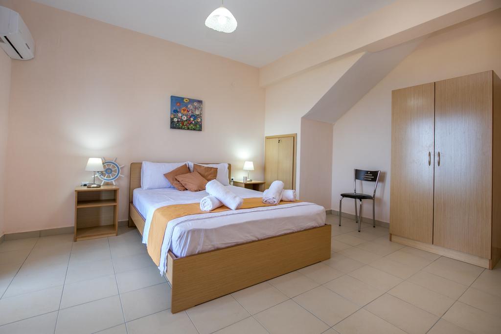 Aphrodite Villas Koinira Extérieur photo