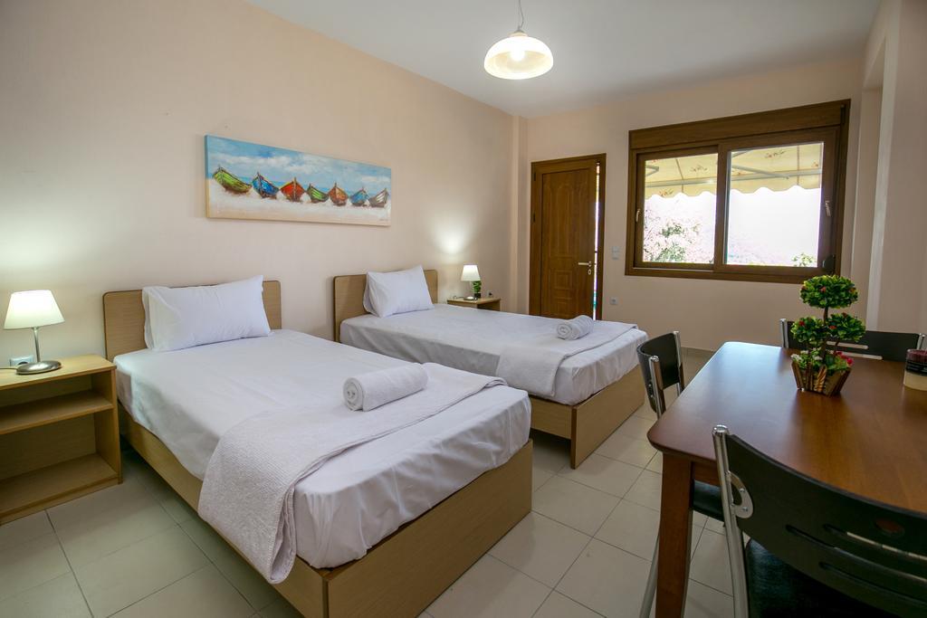 Aphrodite Villas Koinira Extérieur photo
