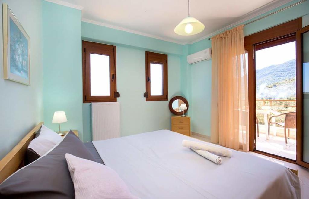 Aphrodite Villas Koinira Extérieur photo